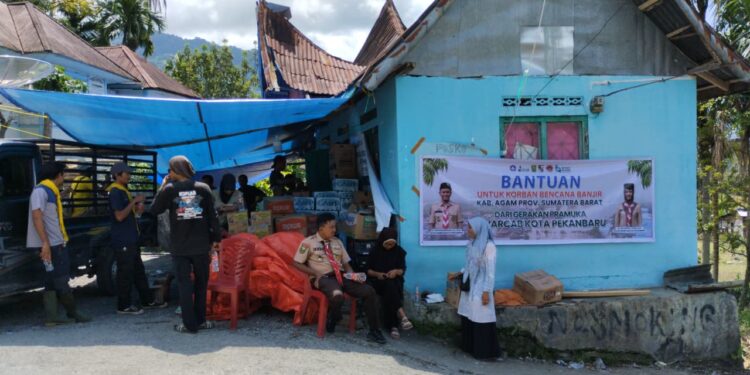 Kwarcab Kota Pekanbaru Salurkan Donasi Bumbung Kemanusiaan untuk Korban Galodo Agam, Sumbar