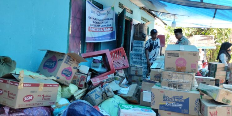 Kwarcab Kota Pekanbaru Salurkan Donasi Bumbung Kemanusiaan untuk Korban Galodo Agam, Sumbar