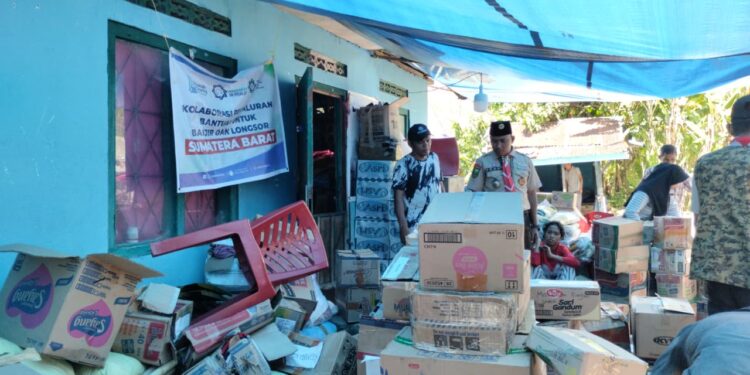 Kwarcab Kota Pekanbaru Salurkan Donasi Bumbung Kemanusiaan untuk Korban Galodo Agam, Sumbar