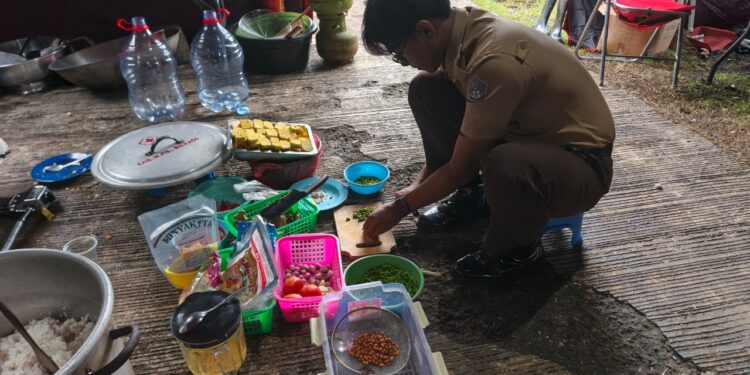 Pramuka Jakarta Gelar Aksi Kemanusiaan di Posko Logistik Bantuan Bencana Alam Sumatera
