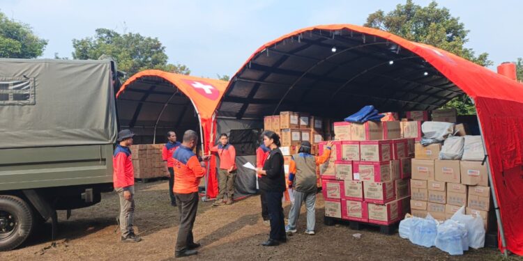 Pramuka Jakarta Gelar Aksi Kemanusiaan di Posko Logistik Bantuan Bencana Alam Sumatera
