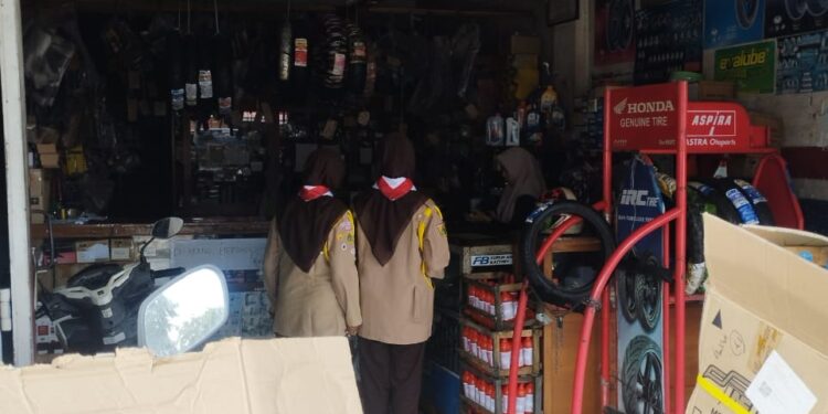 Pramuka MAN 2 Banda Aceh Bersama Pramuka Peduli Kwarda Aceh Galang Dana untuk Korban Banjir Aceh