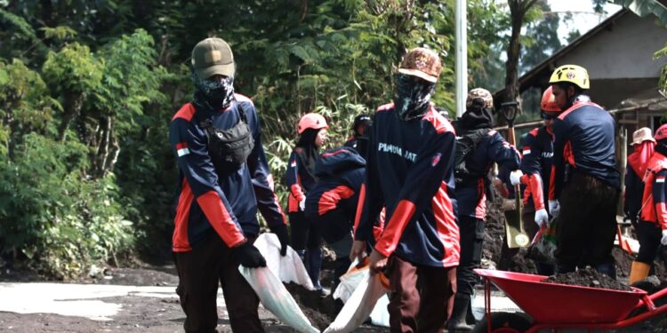 Kwarda Pramuka Jatim Bantu Pulihkan Semeru, Terjunkan 120 Relawan Gelar Karya Bakti