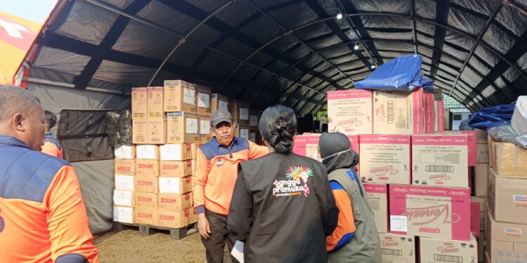 Pramuka Jakarta Gelar Aksi Kemanusiaan di Posko Logistik Bantuan Bencana Alam Sumatera