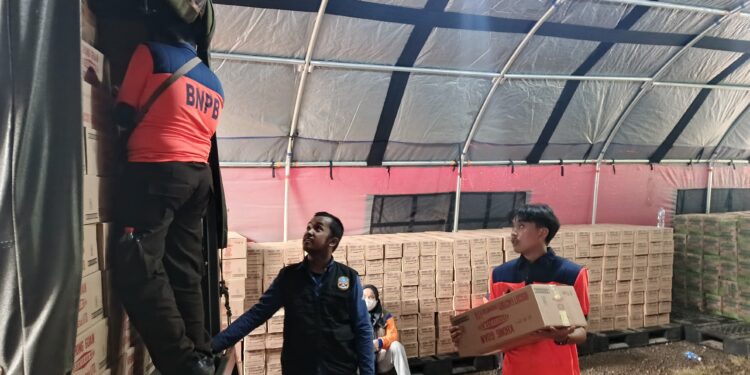 Pramuka Jakarta Gelar Aksi Kemanusiaan di Posko Logistik Bantuan Bencana Alam Sumatera