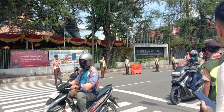 Karya Bakti Pramuka, Kwarcab Kota Tangerang bersama Polri Laksanakan Pengamanan Nataru 2025