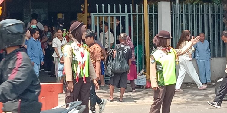 Karya Bakti Pramuka, Kwarcab Kota Tangerang bersama Polri Laksanakan Pengamanan Nataru 2025