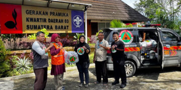 Bantuan dari Pramuka Peduli Kwarcab Kota Tangerang Diterima Waka Abdimas Humas Kwarda 03 Sumatera Barat