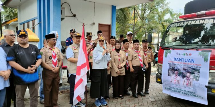 Ketua Kwarcab Kota Pekanbaru Lepas Bantuan Kemanusiaan untuk Korban Banjir di Agam Sumbar