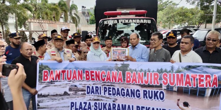 Ketua Kwarcab Kota Pekanbaru Lepas Bantuan Kemanusiaan untuk Korban Banjir di Agam Sumbar