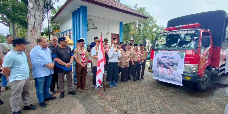 Ketua Kwarcab Kota Pekanbaru Lepas Bantuan Kemanusiaan untuk Korban Banjir di Agam Sumbar