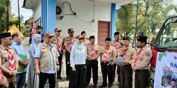 Ketua Kwarcab Kota Pekanbaru Lepas Bantuan Kemanusiaan untuk Korban Banjir di Agam Sumbar