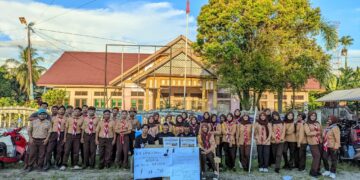 Pramuka Peduli Kwarran Kluet Utara Serahkan Bantuan ke Korban Banjir di Aceh Tamiang