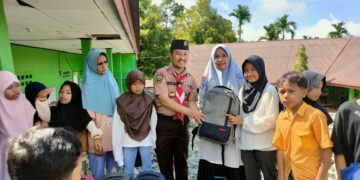 Kwarcab Kota Pekanbaru Salurkan Perlengkapan Sekolah untuk Siswa Terdampak Galodo di Agam