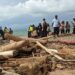 Ratusan Pramuka Bantu Tangani Kiriman Kayu Pasca Banjir Di Pantai Pasie Nan Tigo