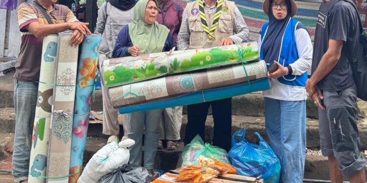 IWAPI dan Pramuka Kwarcab Sawahlunto Serahkan Bantuan Bencana Sumbar ke Solok dan Tanah Datar