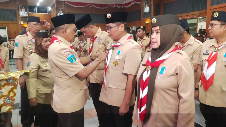 Sejarah Baru Pramuka Surabaya, 26 Kwaran dan 12 Saka Dilantik Serentak di Balai Kota