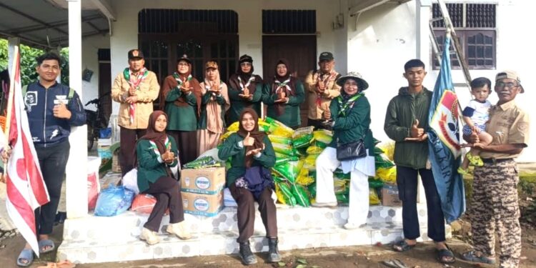 Penyaluran Bantuan Kemanusiaan Satuan Karya Pramuka Wira Kartika Sanggar “Bujang Salim* Kwartir Ranting Dewantara