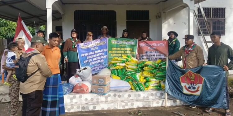 Penyaluran Bantuan Kemanusiaan Satuan Karya Pramuka Wira Kartika Sanggar “Bujang Salim* Kwartir Ranting Dewantara