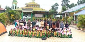 Penuh Semangat Kepramukaan, Peserta Persami MI Arrahman Pajekko Taklukkan Medan Hiking