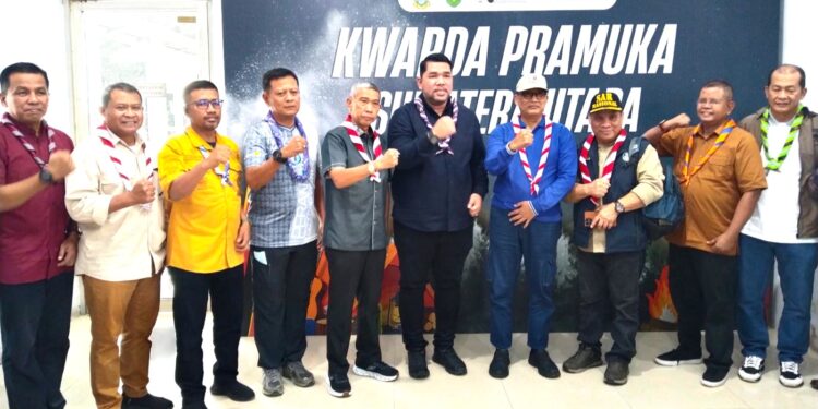 Ketua Kwarnas Serahkan Bantuan Kemanusiaan untuk Korban Bencana Hidrometeorologi di Pulau Sumatera