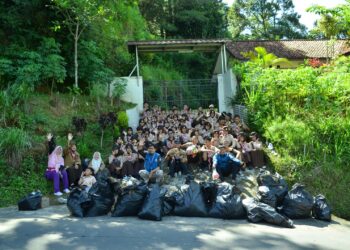 Pramuka Garuda Kwarran Ciawi Gelar Bakti Lingkungan di CFD Kecamatan Ciawi