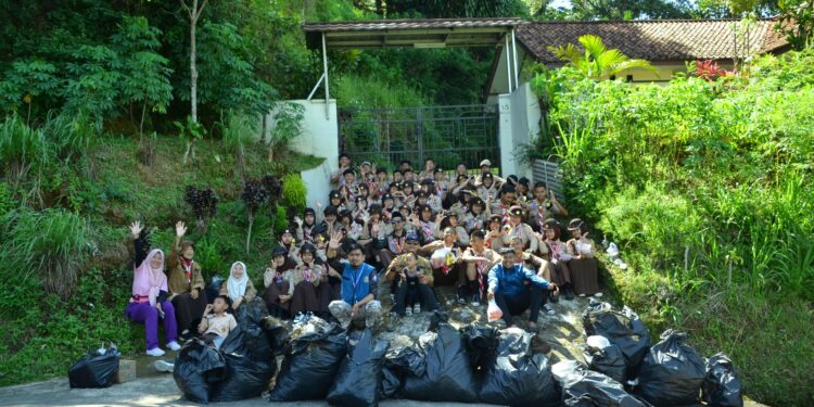 Pramuka Garuda Kwarran Ciawi Gelar Bakti Lingkungan di CFD Kecamatan Ciawi