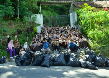 Pramuka Garuda Kwarran Ciawi Gelar Bakti Lingkungan di CFD Kecamatan Ciawi