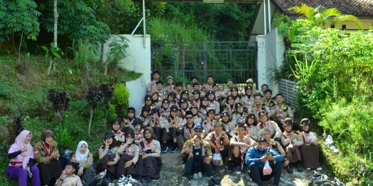 Pramuka Garuda Kwarran Ciawi Gelar Bakti Lingkungan di CFD Kecamatan Ciawi