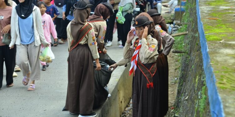 Pramuka Garuda Kwarran Ciawi Gelar Bakti Lingkungan di CFD Kecamatan Ciawi