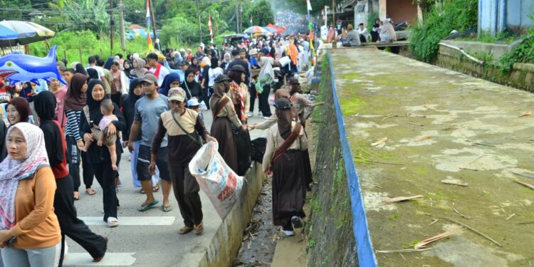 Pramuka Garuda Kwarran Ciawi Gelar Bakti Lingkungan di CFD Kecamatan Ciawi