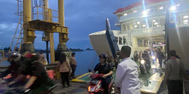 Pramuka Peduli Kwartir Cabang Kota Banda Aceh Amankan Pelabuhan Ulee Lheue dalam Karya Bakti Nataru 2025