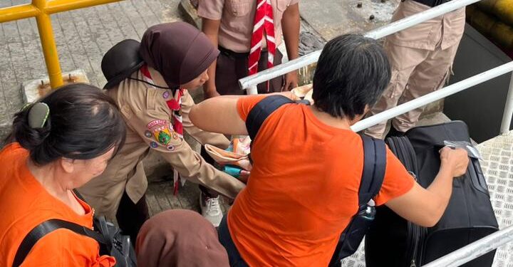Pramuka Peduli Kwartir Cabang Kota Banda Aceh Amankan Pelabuhan Ulee Lheue dalam Karya Bakti Nataru 2025