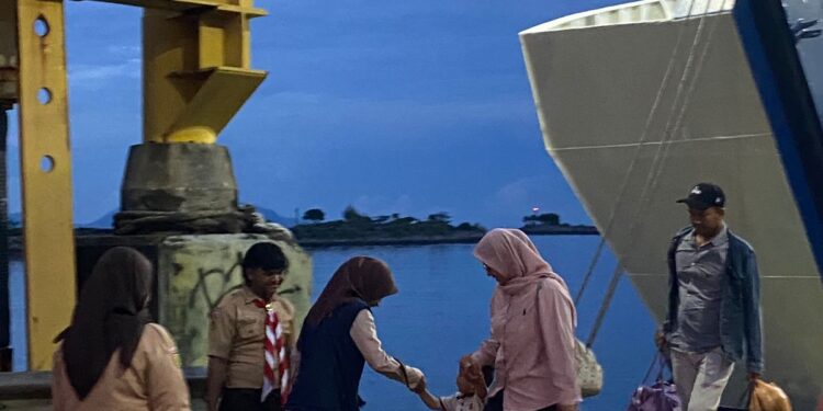 Pramuka Peduli Kwartir Cabang Kota Banda Aceh Amankan Pelabuhan Ulee Lheue dalam Karya Bakti Nataru 2025