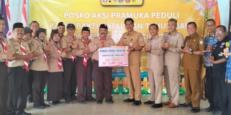 Ketua Harian Beserta Para Wakil Ketua Terima Kunjungan Pengurus Kwarcab Magelang Dalam Rangka Penyerahan Donasi Peduli Bencana Di Cilacap