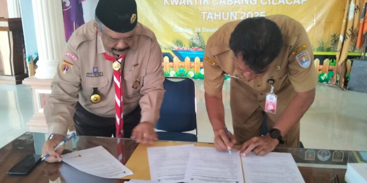 Ketua Harian Beserta Para Wakil Ketua Terima Kunjungan Pengurus Kwarcab Magelang Dalam Rangka Penyerahan Donasi Peduli Bencana Di Cilacap
