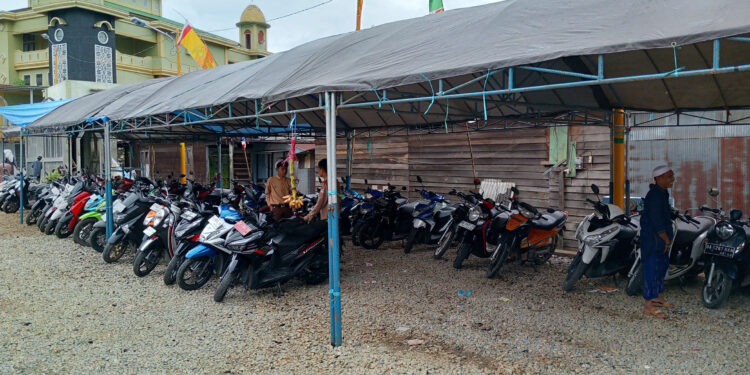 Pramuka MTs Negeri 6 Tabalong Bantu Momen 5 Rajab Mengenang Wafatnya Ulama Kharismatik Syekh KH. Muhammad Zaini Bin Abdul Ghani Al-Banjari dan Isra Mi’raj