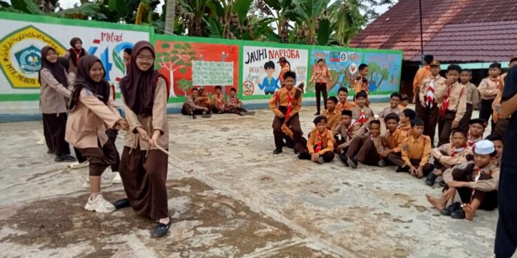 Semangat dan Kebersamaan Gerakan Pramuka Pangkalan MTsN 6 Tabalong Mengawali Latihan Rutin Kepramukaan Mingguan di Semester Genap