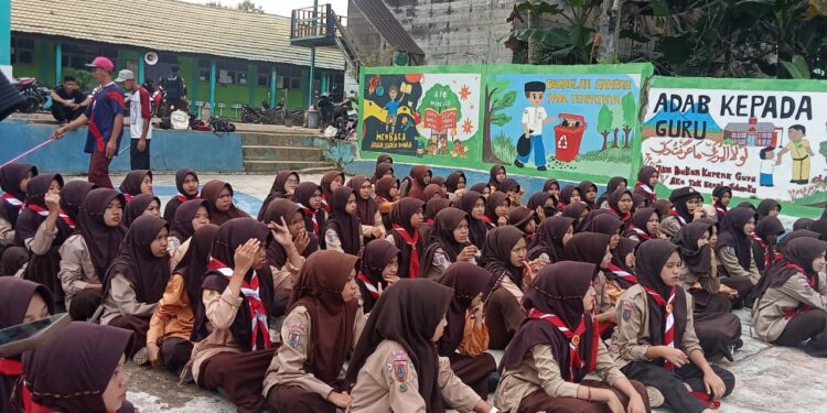 Semangat dan Kebersamaan Gerakan Pramuka Pangkalan MTsN 6 Tabalong Mengawali Latihan Rutin Kepramukaan Mingguan di Semester Genap