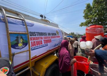 Satgas Pramuka Peduli Sumbar Salurkan 24 Ribu Liter Air Bersih dari Kwarda Jatim