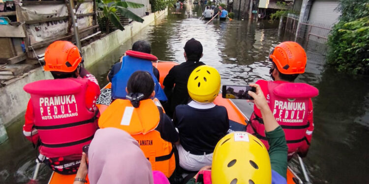 Buka Dapur Umum, Pramuka Peduli Kwarcab Kota Tangerang Siapkan Paket Nasi untuk Warga di Pengungsian