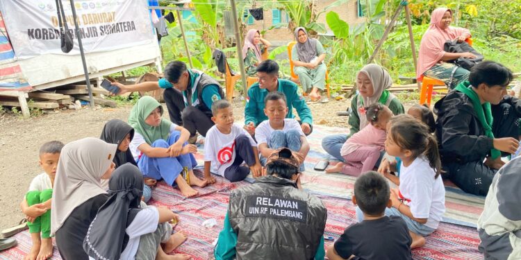 Respon Bencana Sumatra, Relawan Pramuka UIN Palembang Turun ke Masyarakat Terdampak