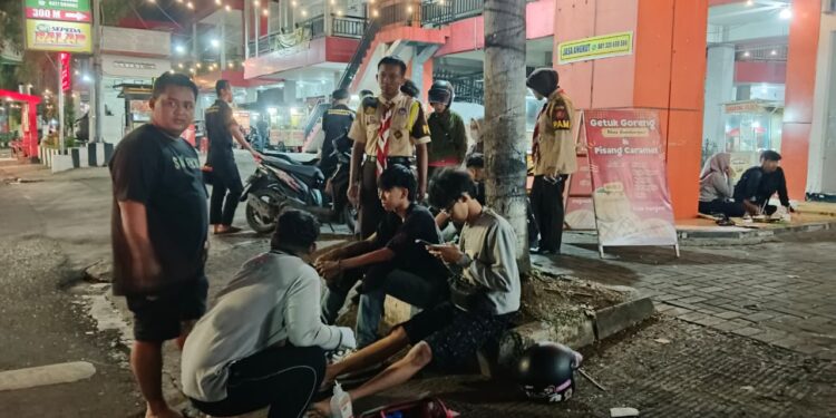 Sigap dan Tanggap, Saka Bhayangkara Sukoharjo Bantu PPGD Korban Kecelakaan