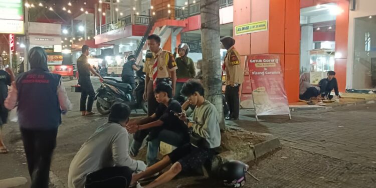 Sigap dan Tanggap, Saka Bhayangkara Sukoharjo Bantu PPGD Korban Kecelakaan