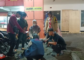 Sigap dan Tanggap, Saka Bhayangkara Sukoharjo Bantu PPGD Korban Kecelakaan