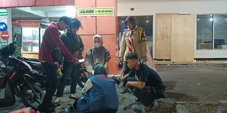 Sigap dan Tanggap, Saka Bhayangkara Sukoharjo Bantu PPGD Korban Kecelakaan