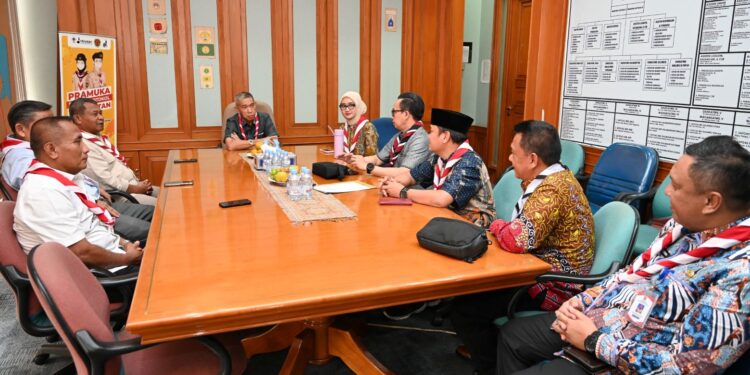 Kwarda Lampung Serahkan Bantuan Bumbung Kemanusiaan Kepada Kwarnas Gerakan Pramuka Untuk Korban Bencana Sumatera