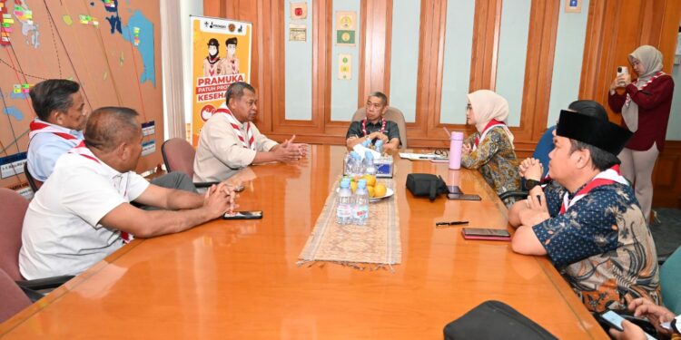 Kwarda Lampung Serahkan Bantuan Bumbung Kemanusiaan Kepada Kwarnas Gerakan Pramuka Untuk Korban Bencana Sumatera