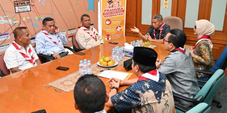 Kwarda Lampung Serahkan Bantuan Bumbung Kemanusiaan Kepada Kwarnas Gerakan Pramuka Untuk Korban Bencana Sumatera