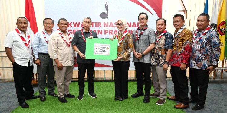 Kwarda Lampung Serahkan Bantuan Bumbung Kemanusiaan Kepada Kwarnas Gerakan Pramuka Untuk Korban Bencana Sumatera